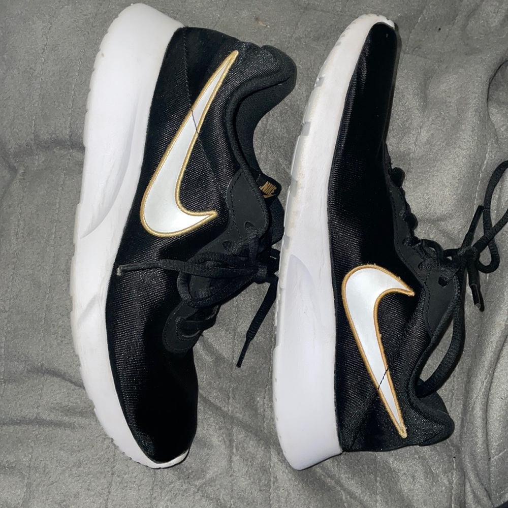 Nike Tanjun Sneakers Black with Gold Outlined Swoosh- Size 8